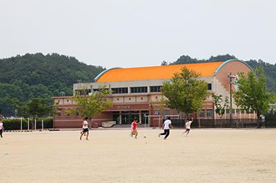 진교중학교 실내체육관 전경 썸네일 이미지